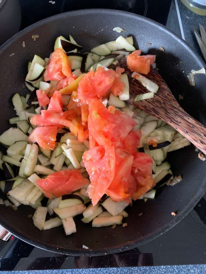 Auberginen-Rindfleisch-Wok nach Szechuan Art für die Herbst und Winterküche