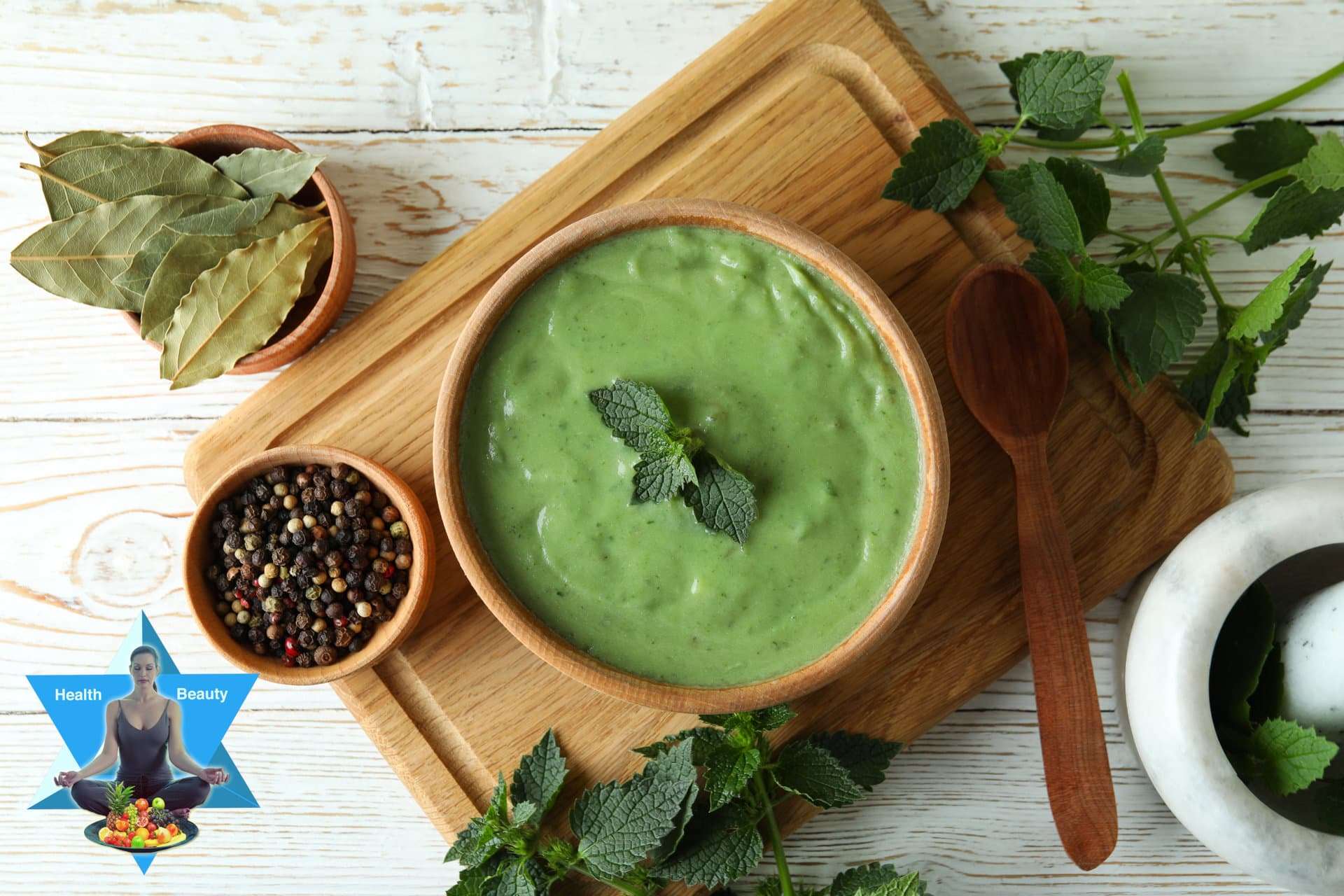 Brennnesselsuppe (2) Brennnesselsuppe nach den 5 Elementen unterstützt den Blutaufbau und das YIN