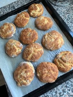 kektogenes Burgerbrot ohne Mehl und Kohlenhydraten für die ketogene Ernährung oder Low Carb Diät