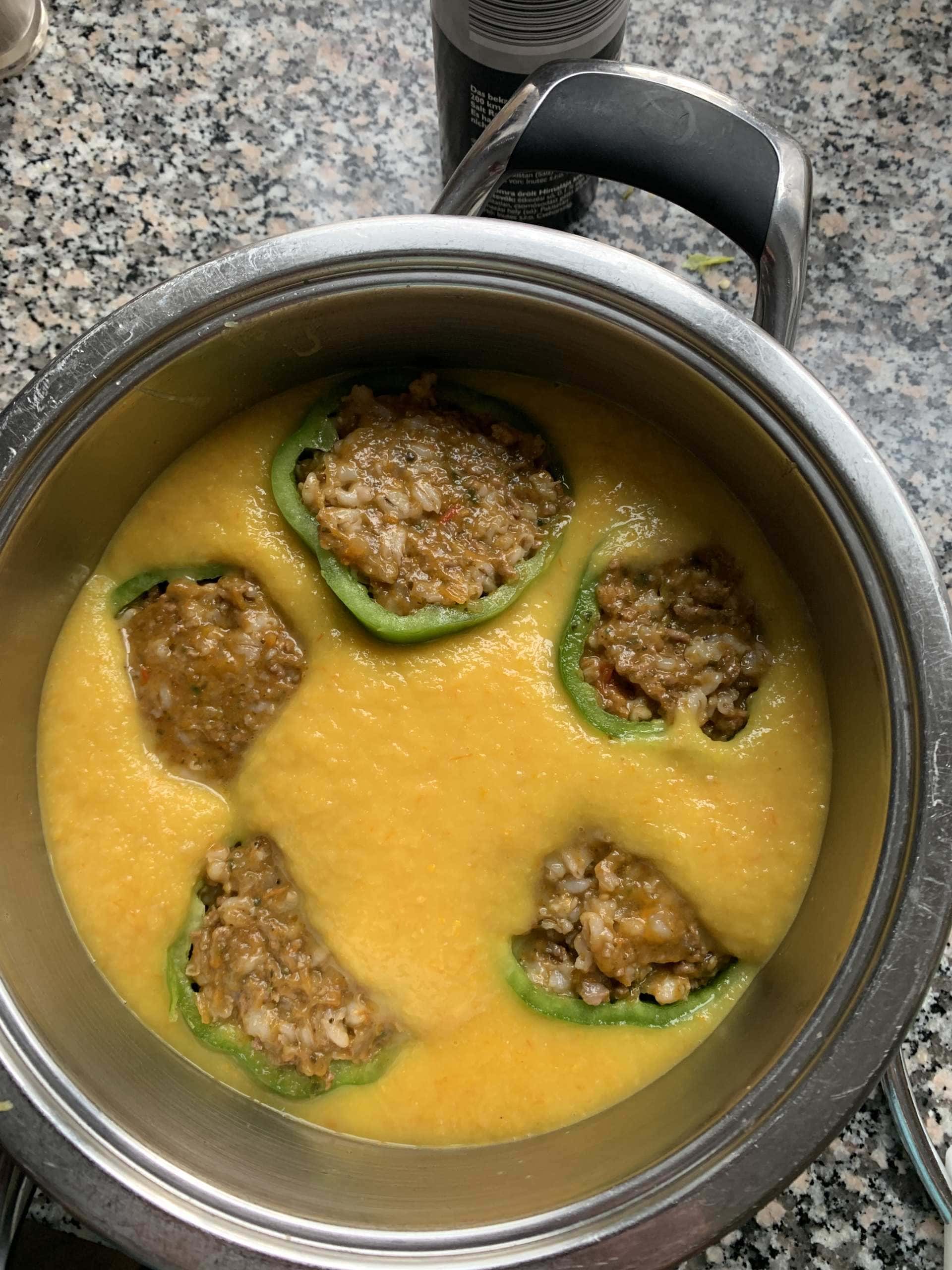 Gefülle_Paprika_gelbe_Tomatensauce (10) Gerste ist ein wundervolles heimisches Getreide, welches du statt Reis in fast allen Gerichten verwenden kannst.