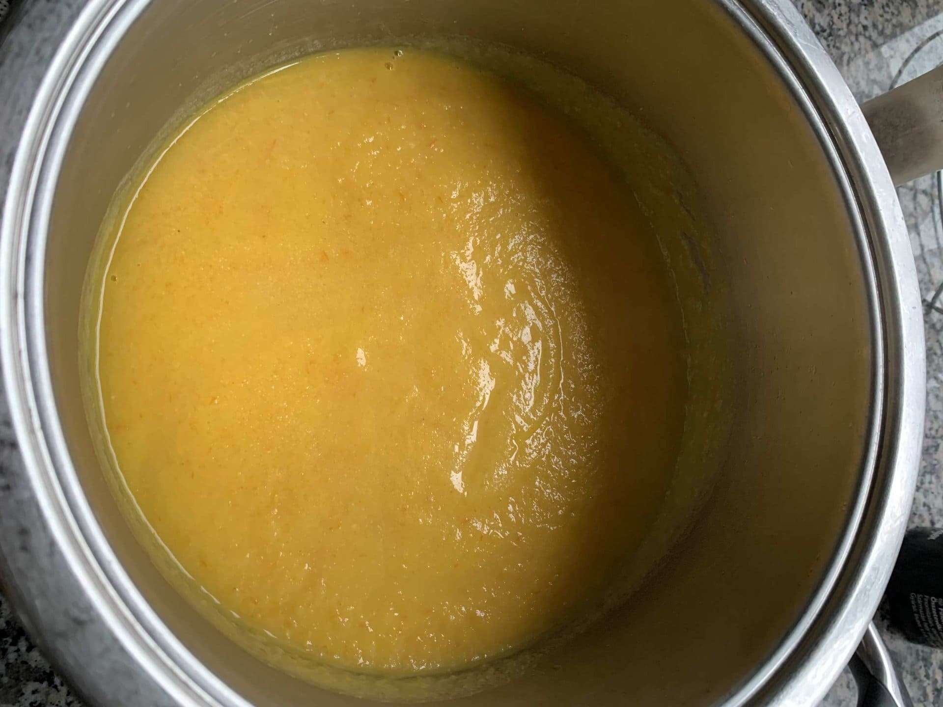 Gefülle_Paprika_gelbe_Tomatensauce (3) Selbstgemachte Tomatensoße aus roten oder gelben Cocktailtomaten schmeckt am besten.
