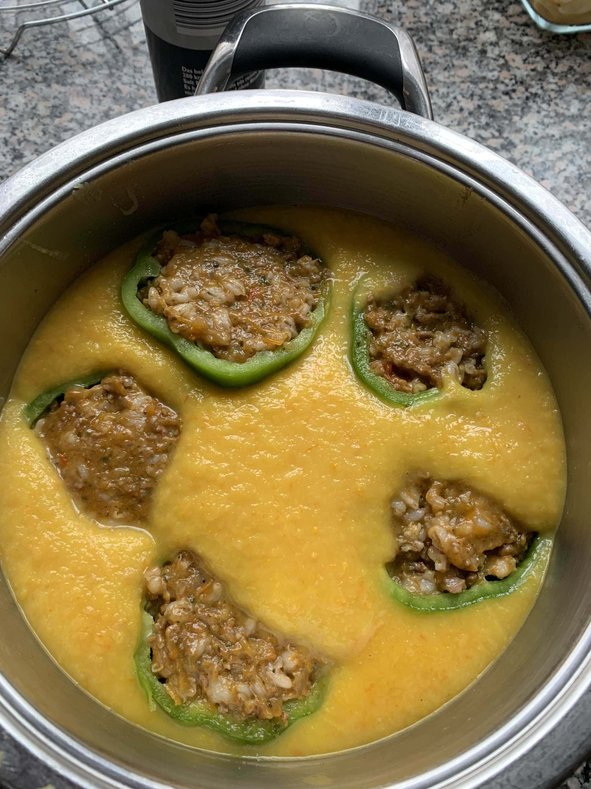 Gefülle_Paprika_gelbe_Tomatensauce (9) Rezept mit Gerste - gefüllte Paprika in gelber Tomatensoße gekocht - Sommergericht