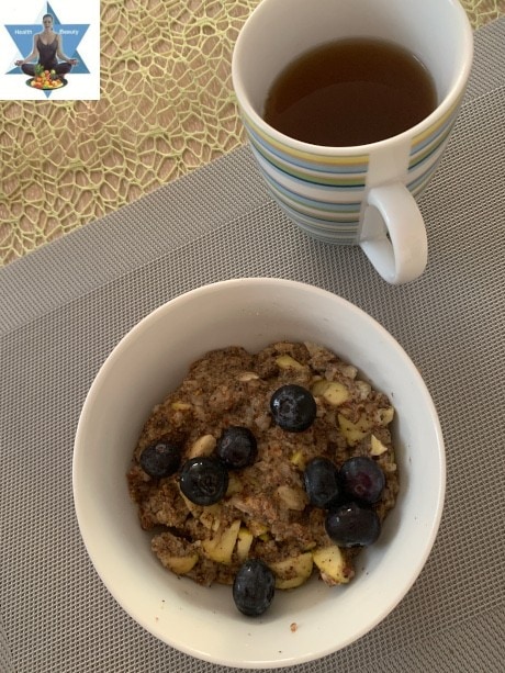 Gerstenporridge mit Hanfsamen - Low Carb und gut bei Hitzewallungen und bei der Darmsanierung.