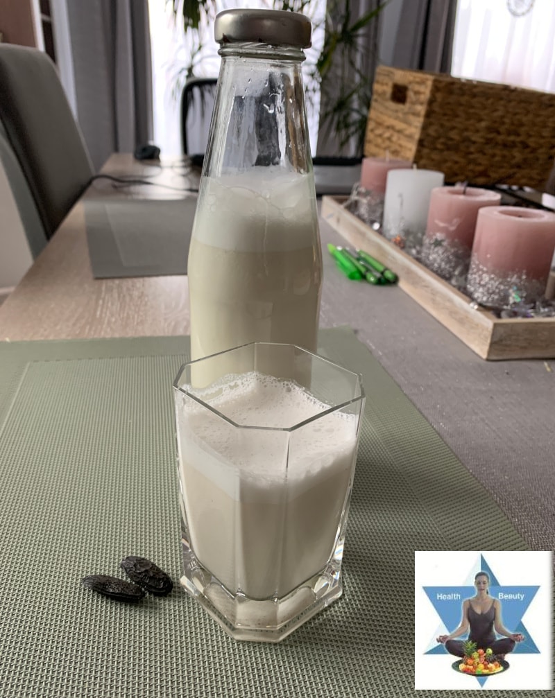 Hafer oder Mandelmilch ganz einfach selbstgemacht. Hier findest du ein Rezept.