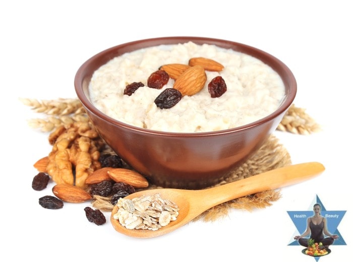 Warmes Frühstück mit Hafer Porridge gegen Müdigkeit und Energielosigkeit - mehr Vitalität, aktiviert, besonders in der Früh wichtig