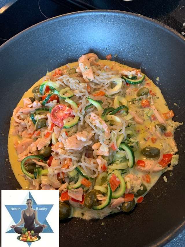 Keto_Lachs-Nudeln (3) Mit diesem ketogene Lachsnudeln stärkst du deine Mitte, den Funktionskreis Niere und Herz