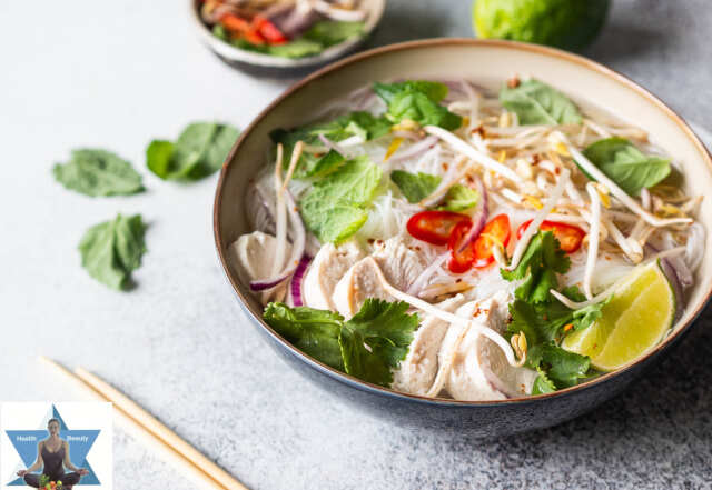 Vietnamesische Hühnerkraftsuppe Pho Po