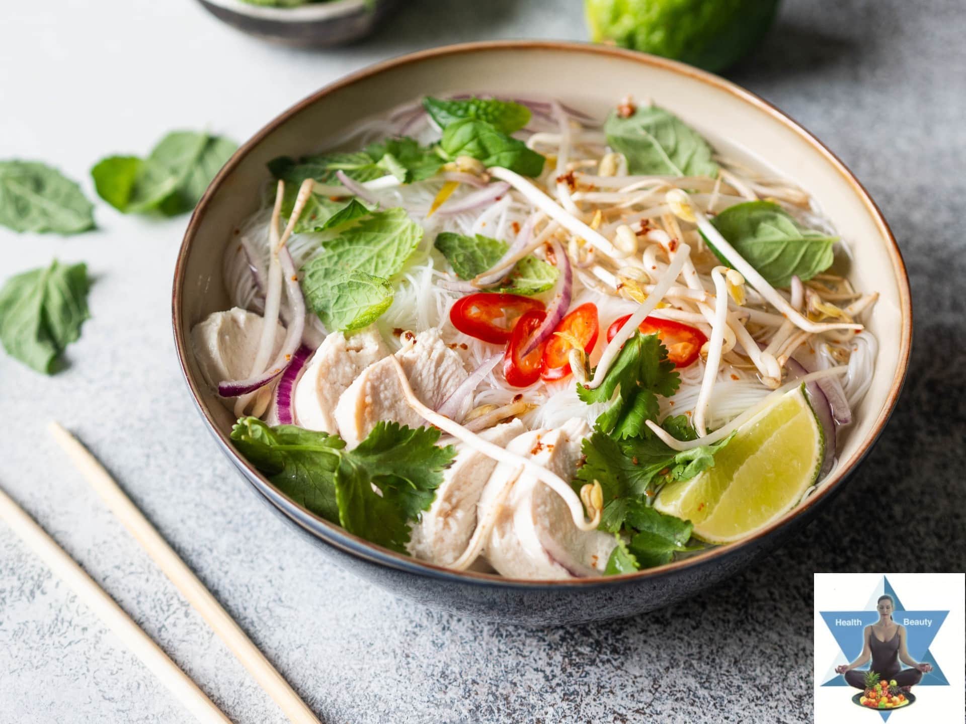 vietnamesische Pho Po Hühnerkraftsuppe - gegen Verdauungsprobleme