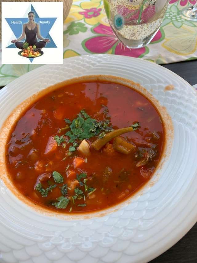 Tomatensuppe (3) Tomatenkraftsuppe - Kraftsuppe für den Sommer - mit Stangensellerie - erfrischend, kühlend
