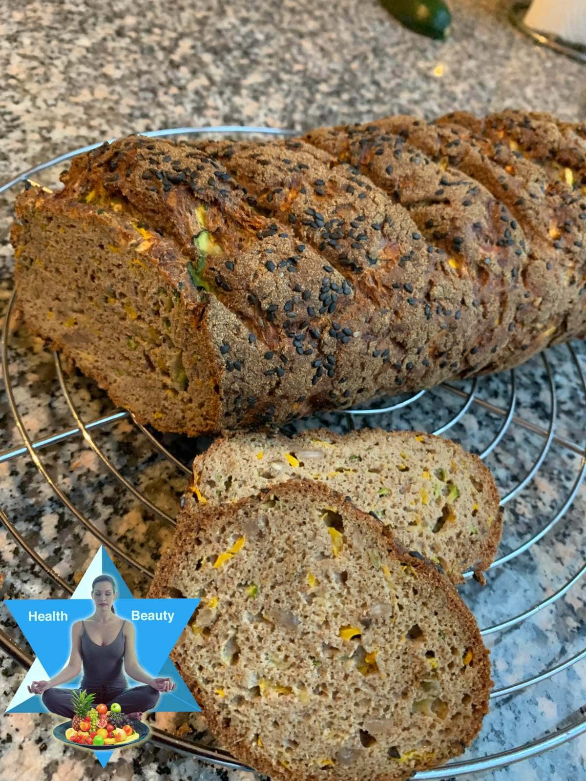 Zucchini Kürbiskernbrot - glutenfrei Low Carb Brotrezept - Vialmesszentrum