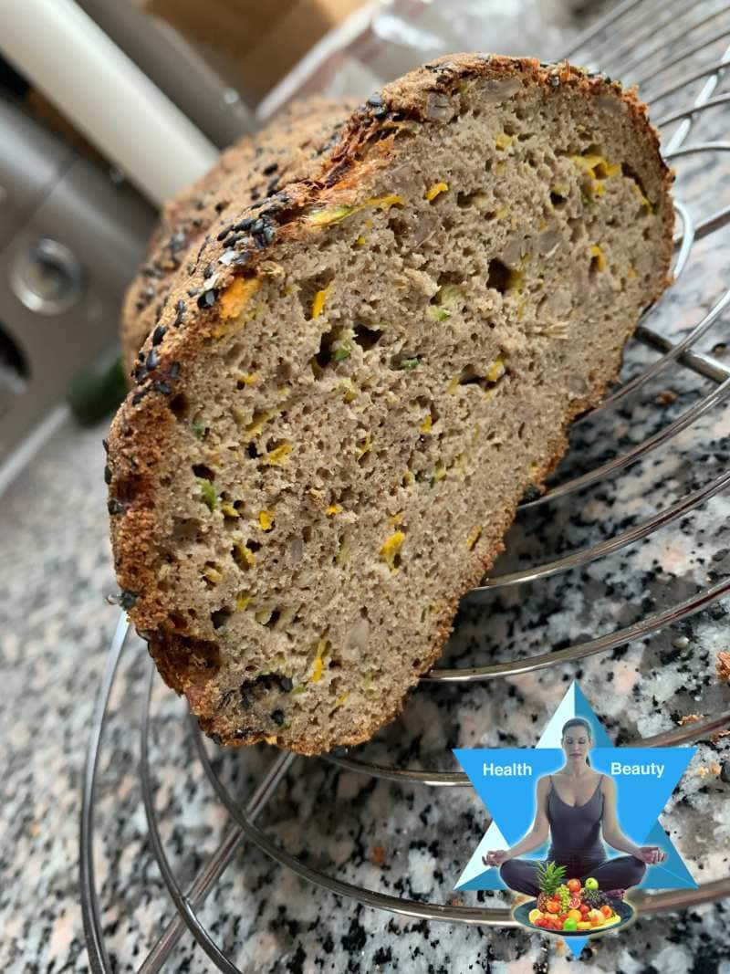 Zucchini Kürbiskernbrot - glutenfrei Low Carb Brotrezept - Vialmesszentrum Zucchini Kürbiskernbrot - glutenfrei Low Carb Brotrezept - Vialmesszentrum