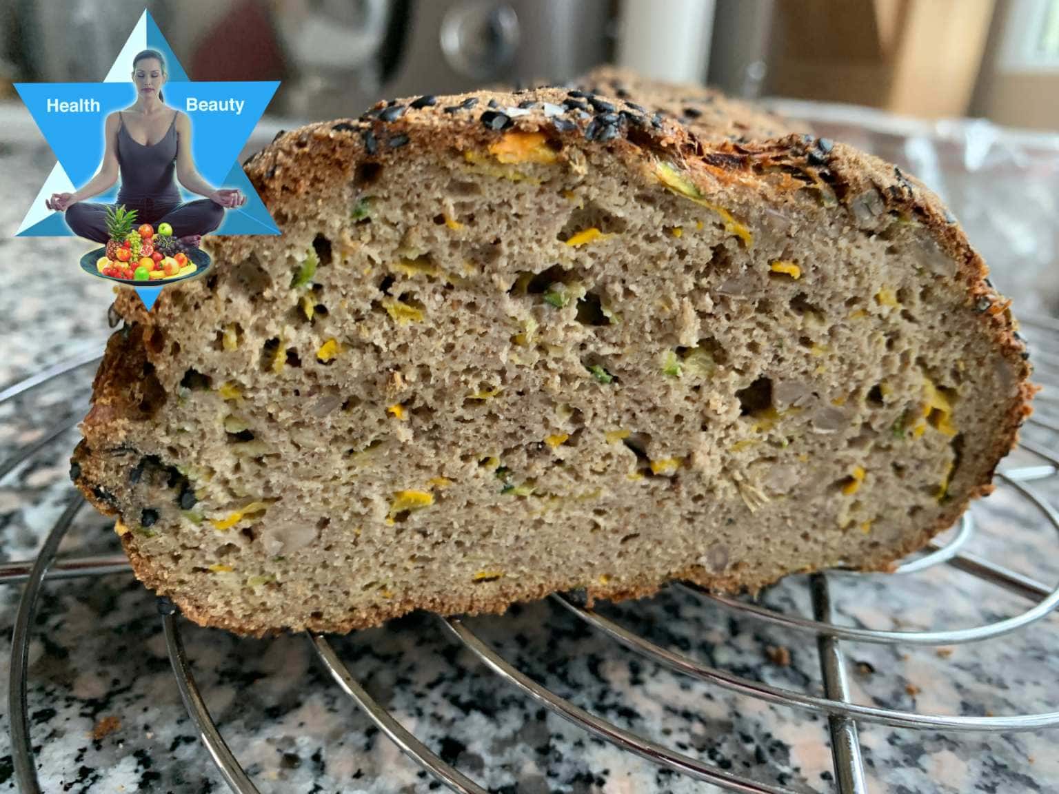 Zucchini Kürbiskernbrot - glutenfrei Low Carb Brotrezept - Vialmesszentrum