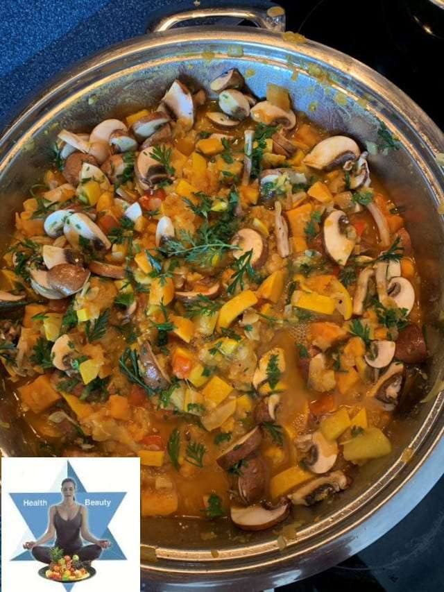 Zucchini_Suesskartoffel_Curry (10) Dieses Curry kannst du sowohl im Sommer als auch im Herbst hervorragend zur Stärkung essen.