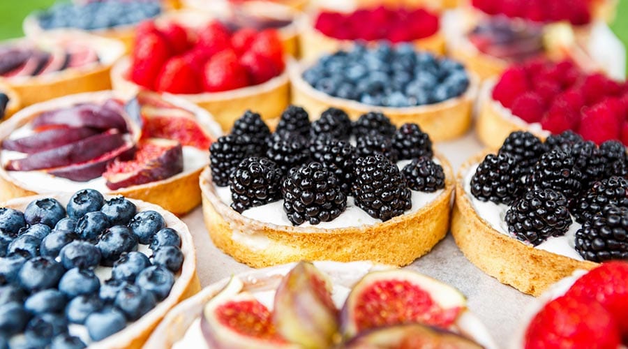 kat-3 Zuviel Süßes erhöht das Insulin, welches entzündungsfördernd wirkt. Daher reduzieren wir bei einer Anti-Entzündungs-hemmende Ernährung die Kohlehydrate und den Zucker, Low Carb oder sogar ketogen.