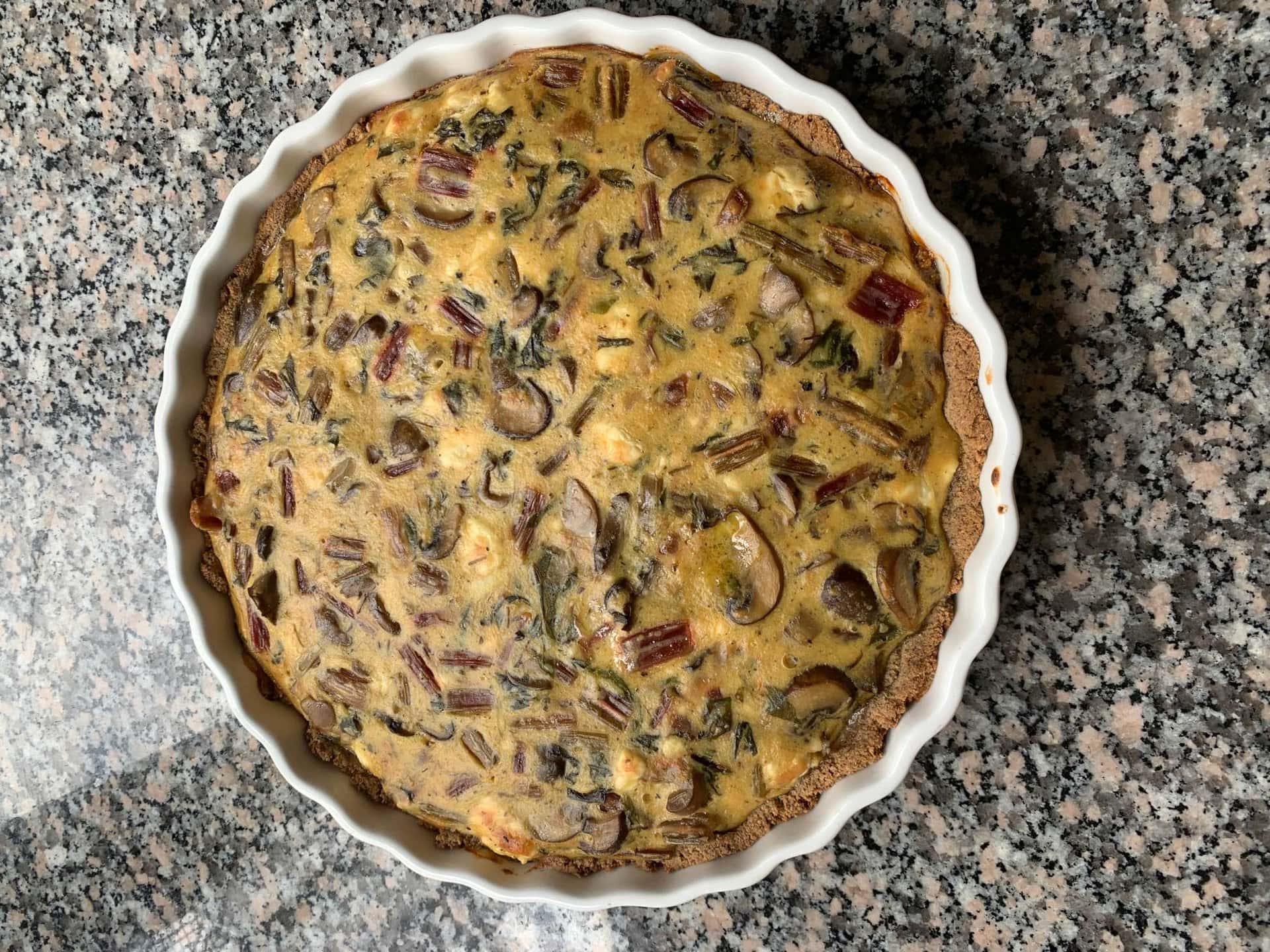 ketoquiche_rote_rueben_blaetter (7) Ketogenes Quiche mit roten Rübenblättern und Champignon - Rezept